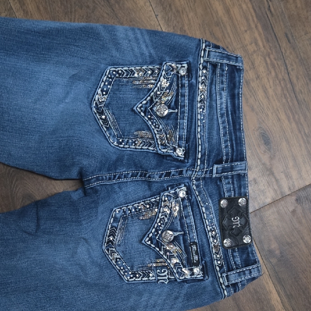 Women's  Size 27 Miss Me Blue Jeans with Embellished Pockets